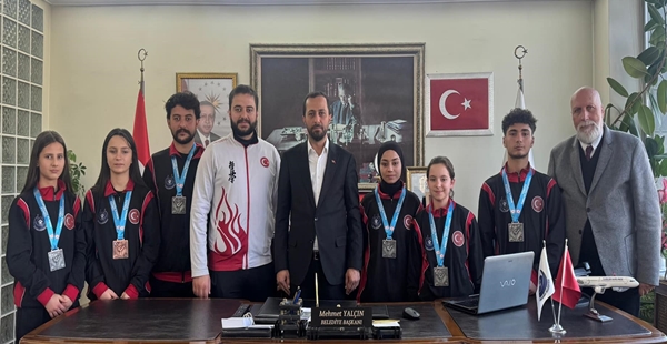 BAŞKAN YALÇIN, ŞAMPİYON KARATECİLERİ AĞIRLADI