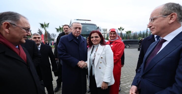 ZEHRA EREN, AK PARTİ GENEL MERKEZ KADIN KOLLARI MKYK ÜYELİĞİNE SEÇİLDİ