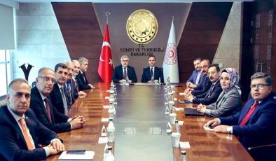 HATAY HEYETİNDEN BAKAN MEHMET FATİH KACIR’A ZİYARET