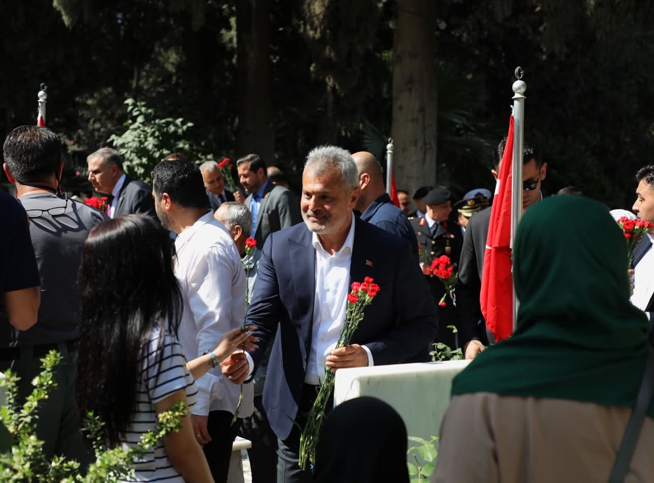 BAŞKAN ÖNTÜRK’TEN ŞEHİTLİKLERE ZİYARET
