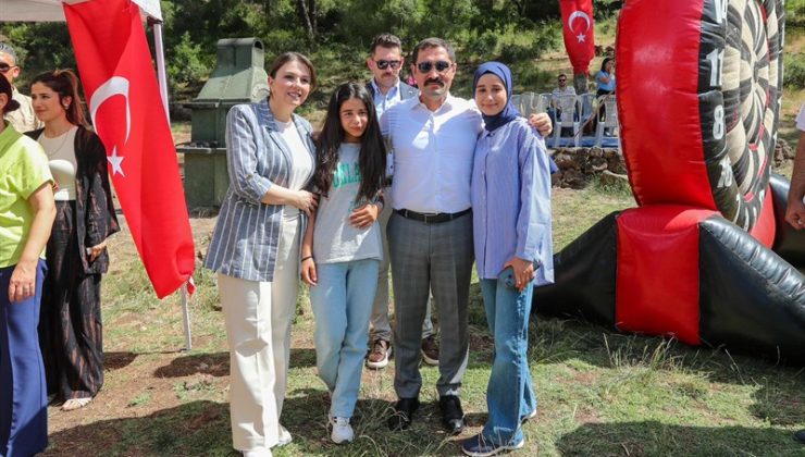 ERASLAN: HATAY VALİMİZ YETİMLERİN BABASIDIR