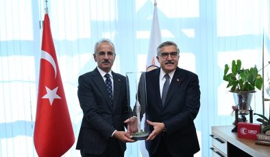 YAYMAN BAKAN URALOĞLU İLE GÖRÜŞTÜ