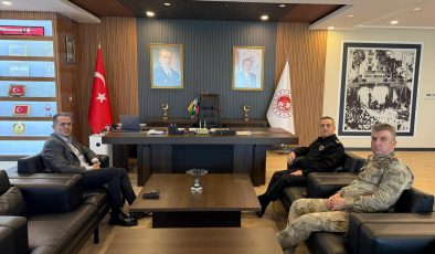 ANTAKYA KAYMAKAMI ABDULLAH AKDAŞ, KOMUTANLARI AĞIRLADI