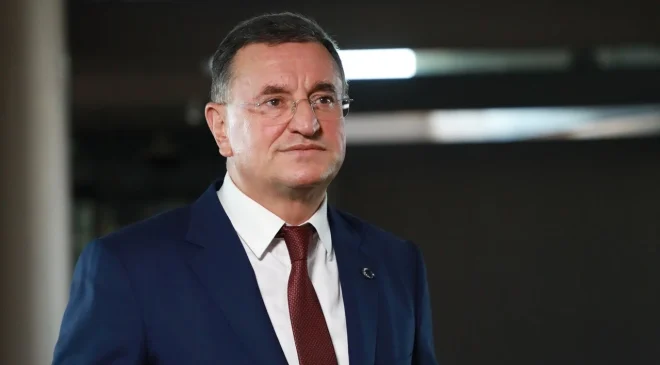  ”CHP’NİN ÜZERİNDEKİ GÖLGE KALKMALI, SAĞDUYU KAZANMALI”