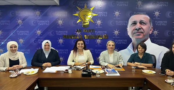 AK PARTİ KADIN KOLLARI’NDAN MANİSA’DA GENİŞ KATILIMLI TOPLANTI