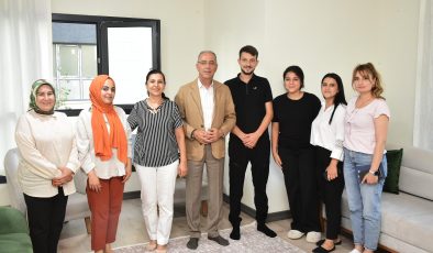 Antakya Belediye Başkanı Yapar’dan Depremzede Aileye Ziyaret