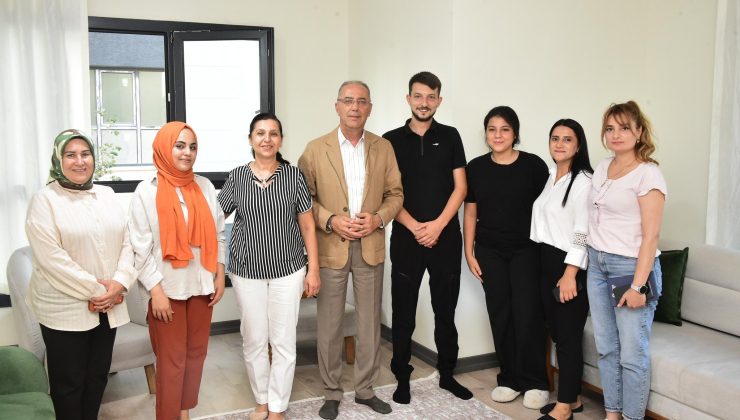 Antakya Belediye Başkanı Yapar’dan Depremzede Aileye Ziyaret