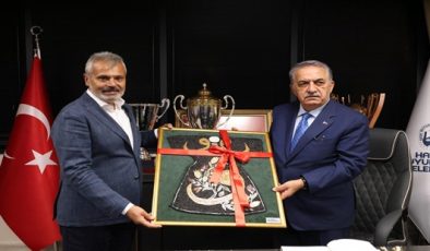AK PARTİ GENEL BAŞKAN YARDIMCISI HAYATİ YAZICI BAŞKAN ÖNTÜRK’Ü ZİYARET ETTİ
