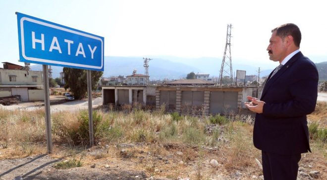 HATAY HALKI VALİ MASATLI’YI BAĞRINA BASTI!